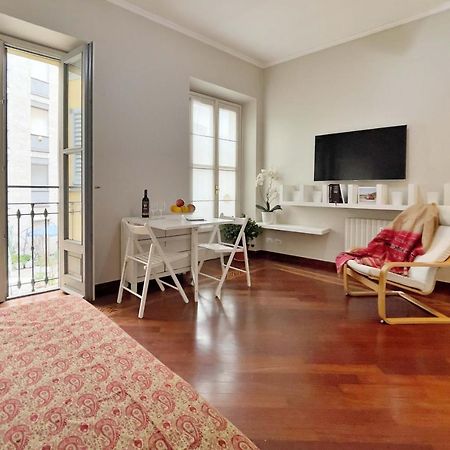 Chic 1Bdr With Shared Terrace Steps From Duomo By Rentopolis ミラノ エクステリア 写真