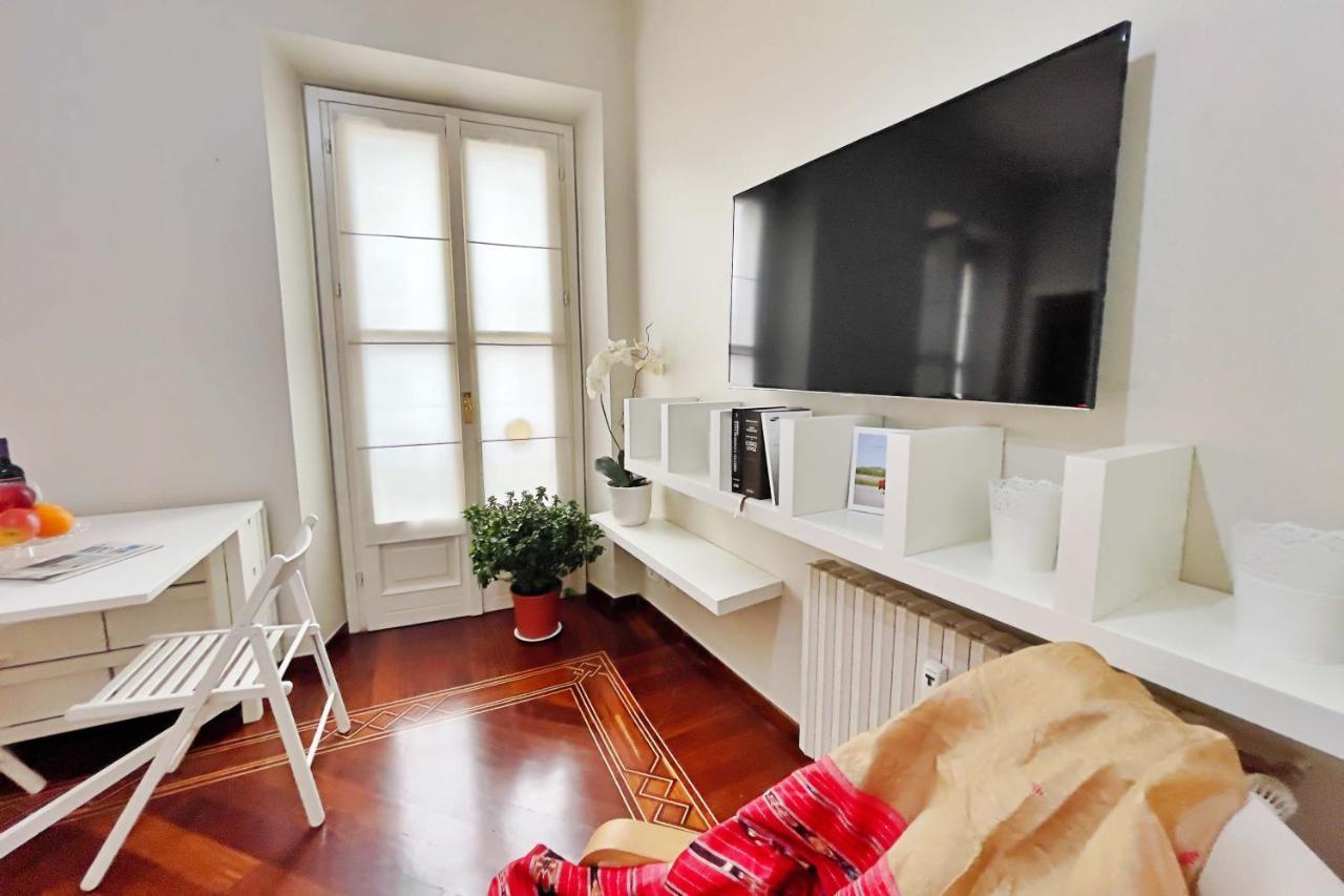 Chic 1Bdr With Shared Terrace Steps From Duomo By Rentopolis ミラノ エクステリア 写真
