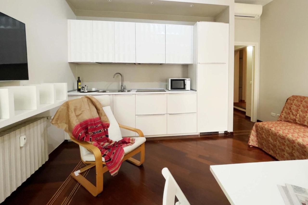 Chic 1Bdr With Shared Terrace Steps From Duomo By Rentopolis ミラノ エクステリア 写真